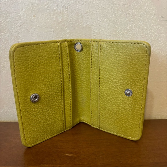 2/$15 Steve Madden Bifold Card Case Lemon, Steve Madden BFold - Picture 4 of 11